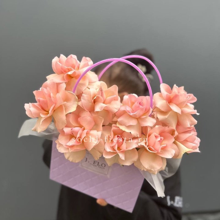 Сумочка с розами "Кети" в Иваново