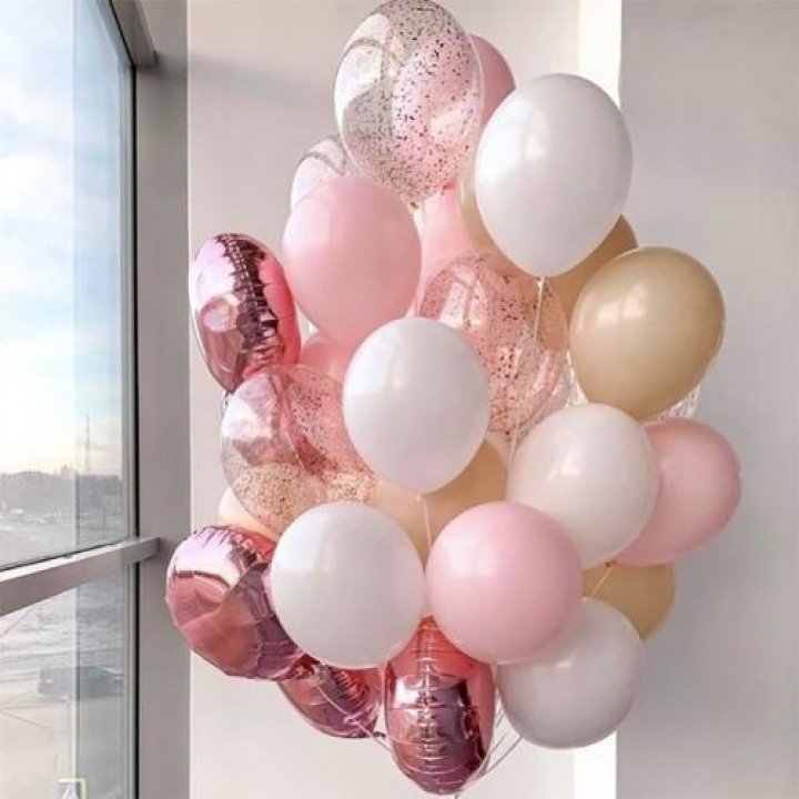 Фонтан шаров розового и белого цветов в Иваново