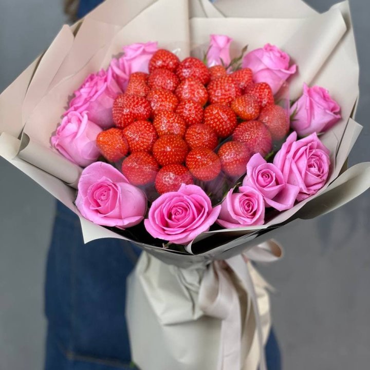 Клубника и розы в Иваново