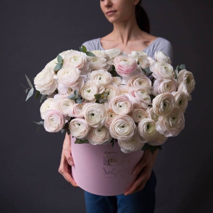 Бокс с ранункулюсами в Иваново