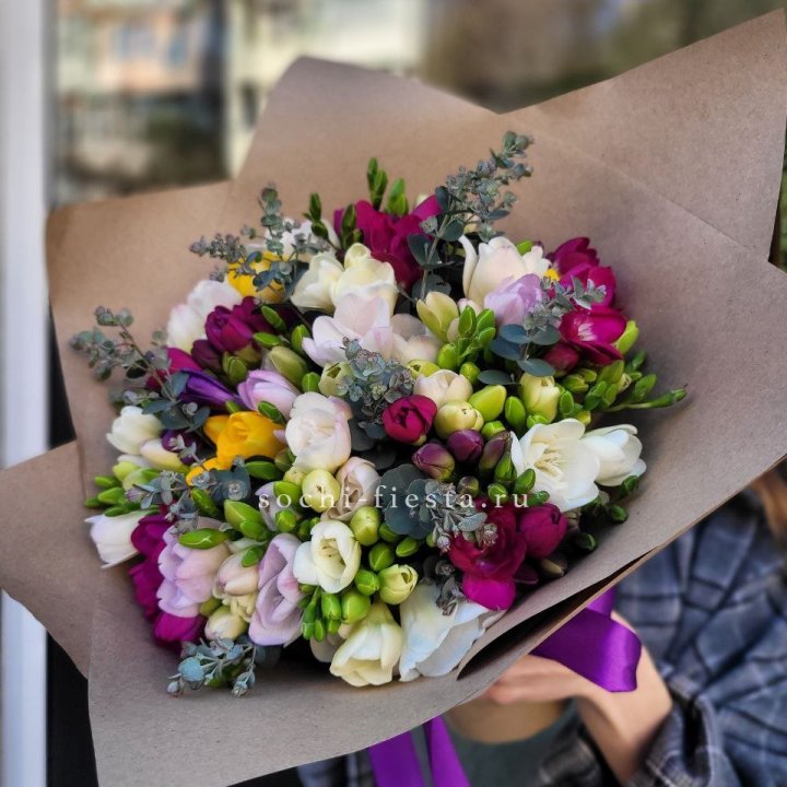 Букет фрезий "Радуга" в Иваново