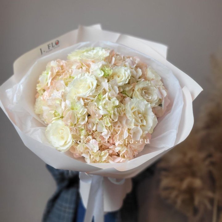 Букет гортензии и роз  в Иваново