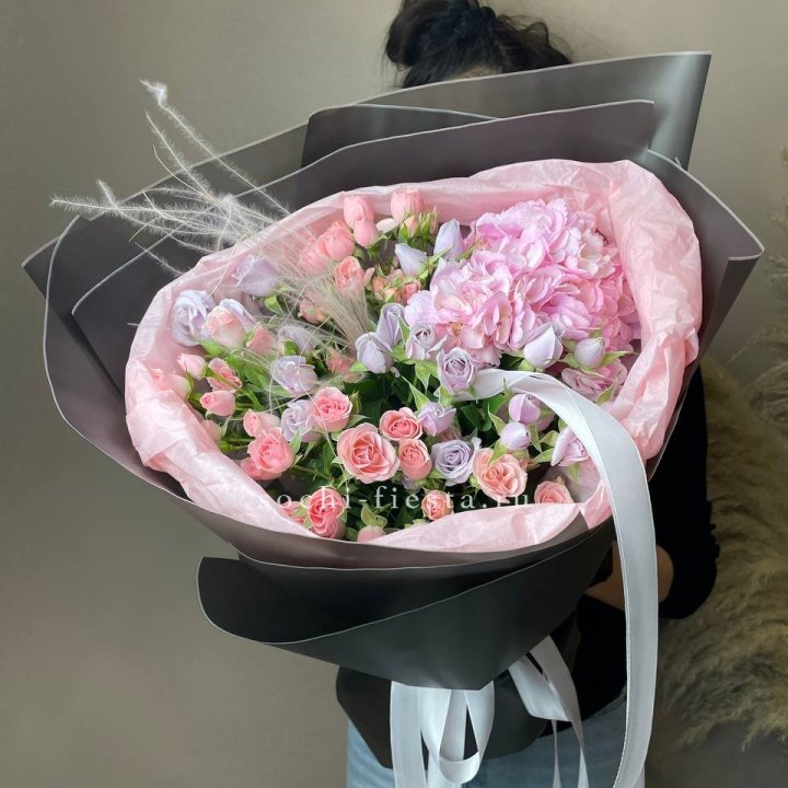  Букет гортензии и роз "Саперави" в Иваново