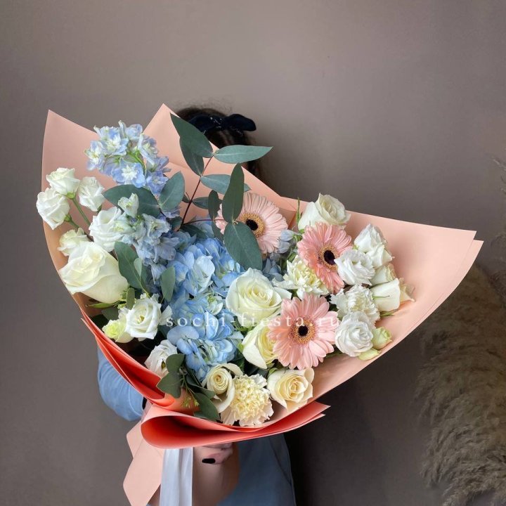  Букет гортензии и роз "Валенсия" в Иваново