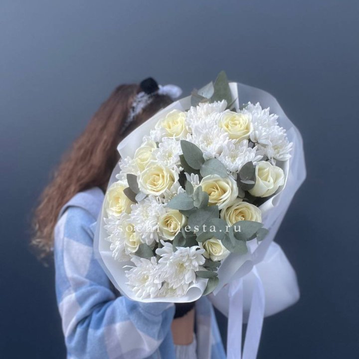  Букет белых роз с хризантемой  в Иваново