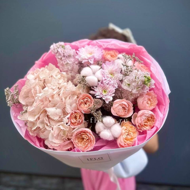 Букет гортензии и кустовых роз "Абрассо" в Иваново