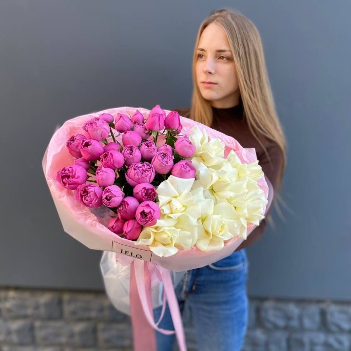 Дуо белых и кустовых роз в Иваново