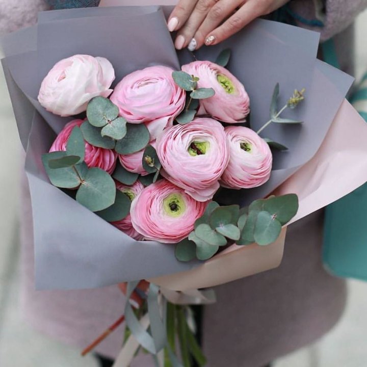 Ранункулюсы с эвкалиптом №1 в Иваново