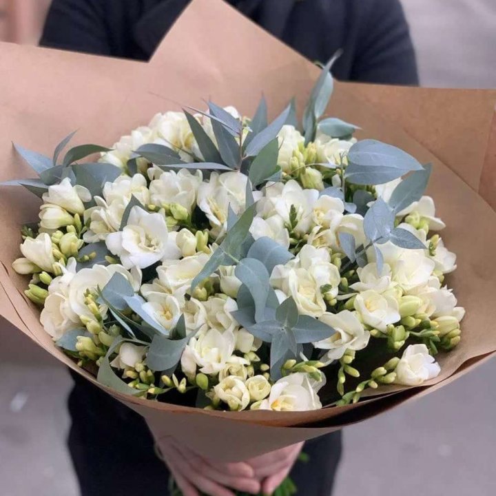 51 фрезия с эвкалиптом в Иваново