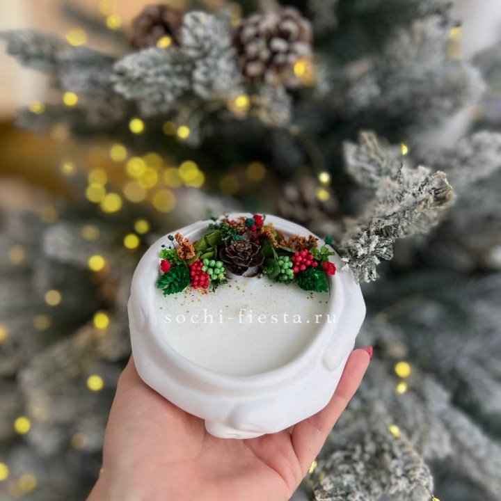 Свеча ароматическая в гипсе Руки с шишкой в Иваново