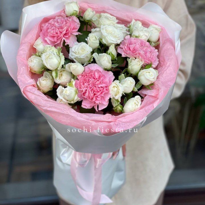 Букет розы с диантусами "Блэш" в Иваново