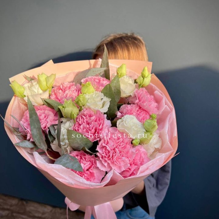 Букет гвоздик и  эустом "Сири" в Иваново