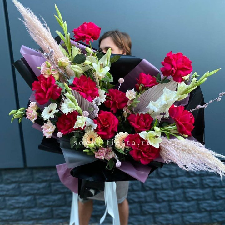 Дизайнерский букет Ред в Иваново