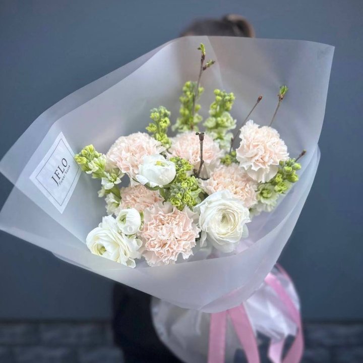 Букет маттиолы и ранункулюсов  в Иваново