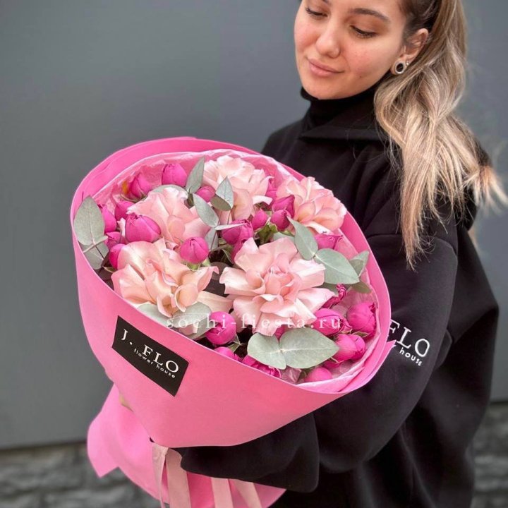 Букет французских и пионовидных роз "Ламиносо" в Иваново