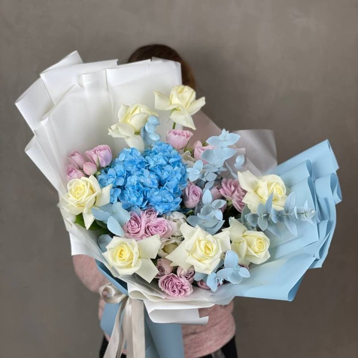 Дизайнерский букет "Блю скайфорт" в Иваново