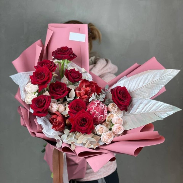 Дизайнерский букет "Ред Вильвет" в Иваново