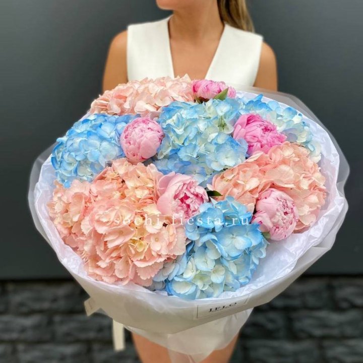 Дуобукет гортензии с пионами  в Иваново