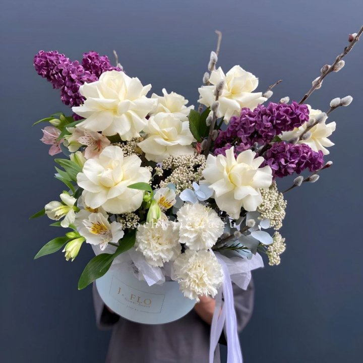 Цветочный бокс Французских роз и Сирени в Иваново