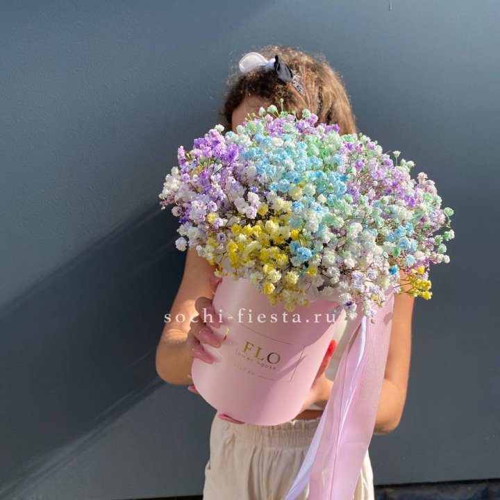 Радужные гипсофилы в шляпной коробке в Иваново