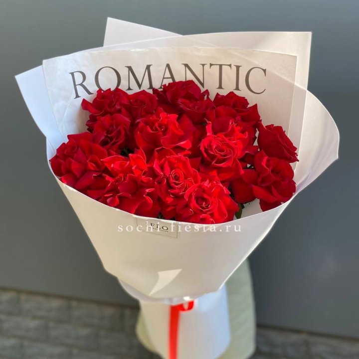 19 высоких роз в оформлении в Иваново