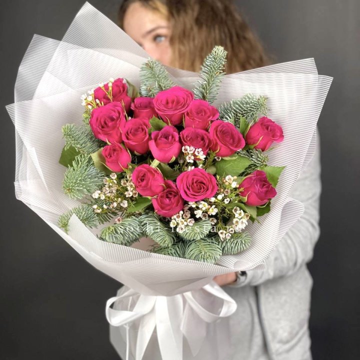 Новогодний букет Елки и Розы в Иваново