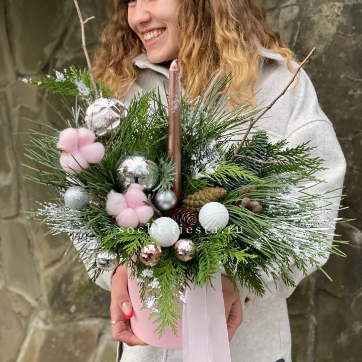 Новогодняя композиция в коробке пинк в Иваново