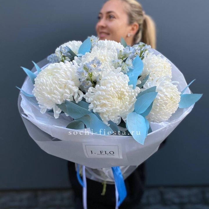 Букет хризантем Бигуди и дельфиниума  в Иваново
