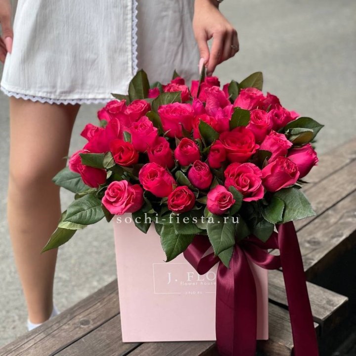 55 алых роз в кубе в Иваново