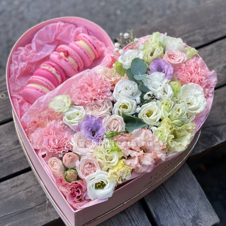 Бокс-сердце с макарон "Пинк" в Иваново