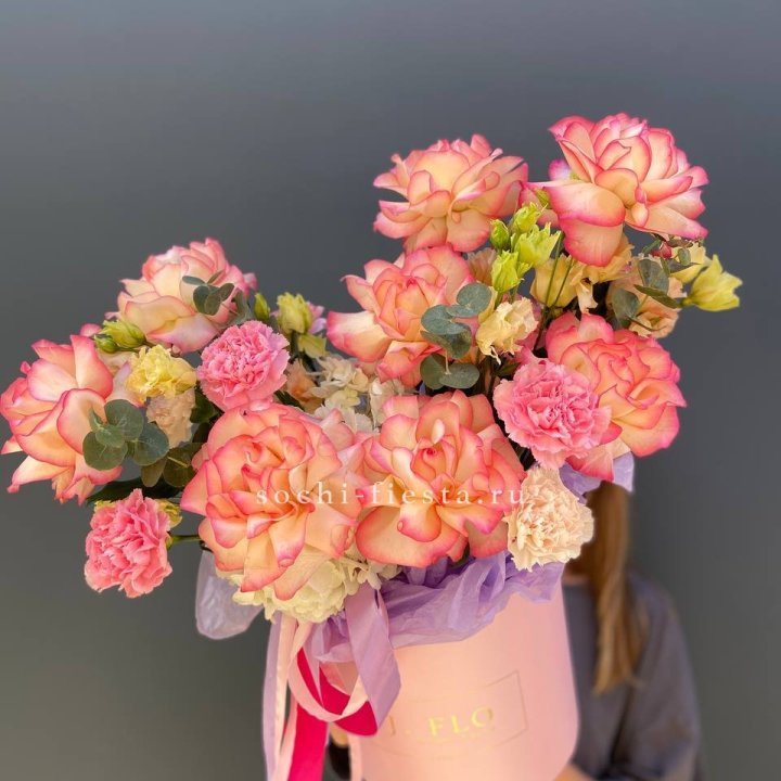 Бокс нежный с розами в Иваново