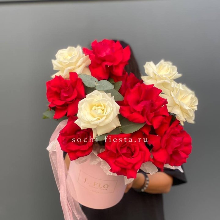 13 Французских роз в боксе в Иваново