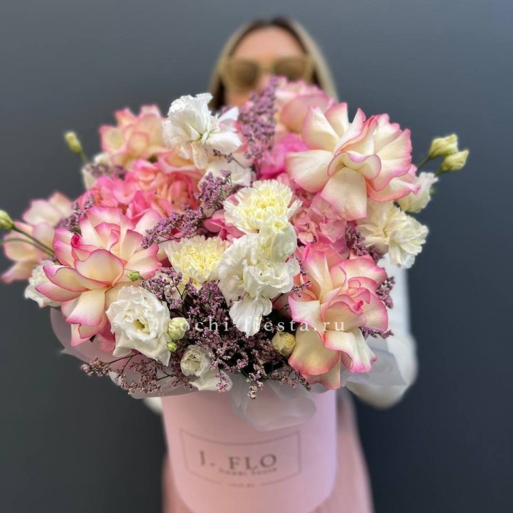 Цветочная композиция "Глория" в боксе в Иваново