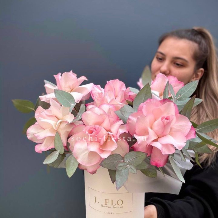 7 Французских роз в боксе в Иваново