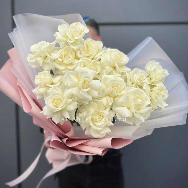 Букет из 15 французских роз Вайт дрим в Иваново