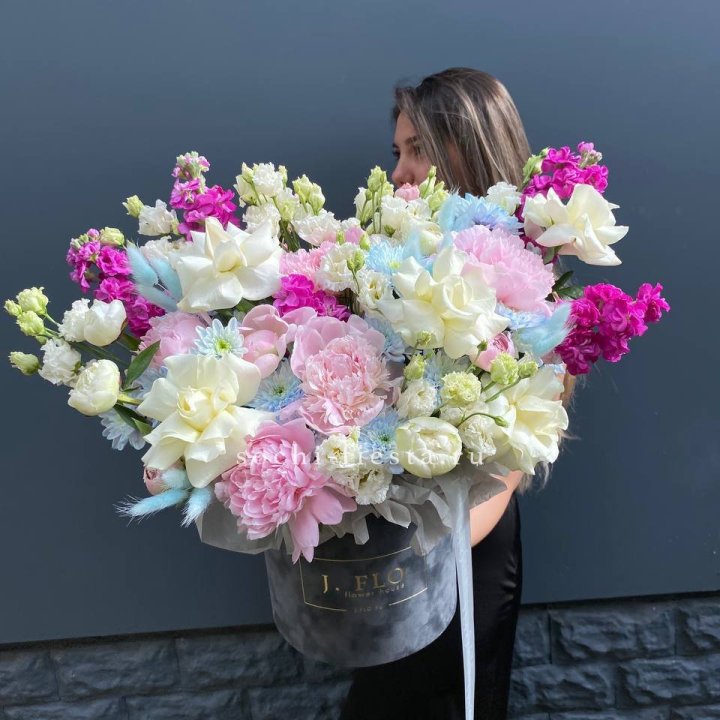 Дизайнерский цилиндр "Пионы гарден" в Иваново