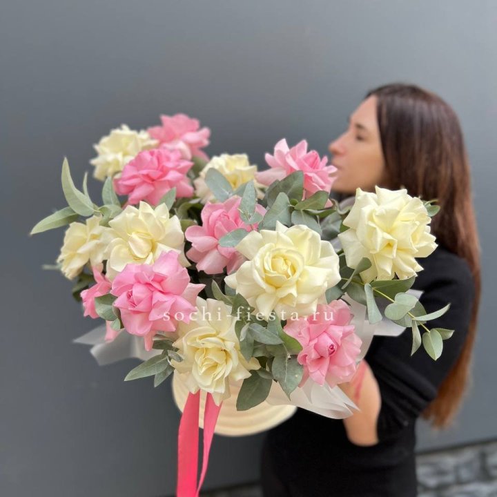 Зефирный бокс из 17 французских роз микс в Иваново