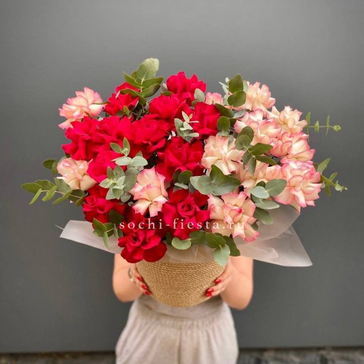 25 Французских роз в джутовом кашпо  в Иваново