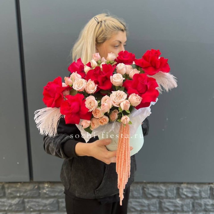 Бокс с нежными розами  в Иваново