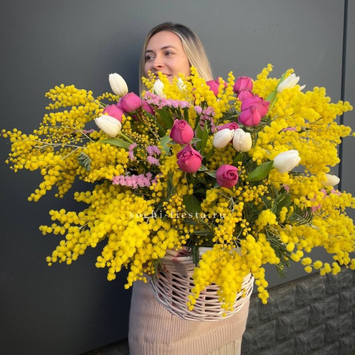 Цветочная корзина с мимозой "Спринг" в Иваново