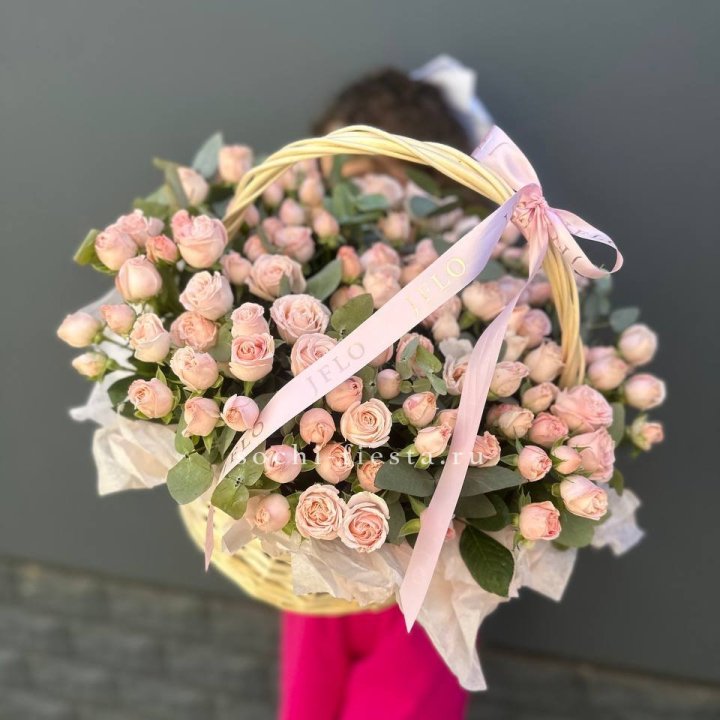 Корзина кустовых пионовидных роз в Иваново