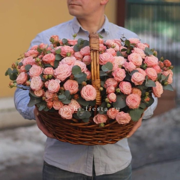 Корзина из 101 пионовидной розы в Иваново