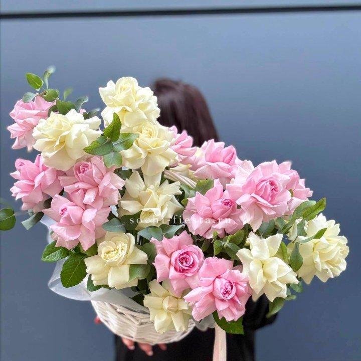 25 Французских роз в корзине в Иваново