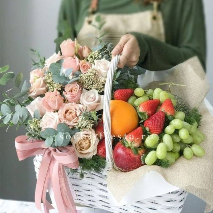Фруктовая корзина c цветами в Иваново