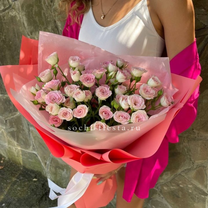 Розовые кустовые розы в Иваново