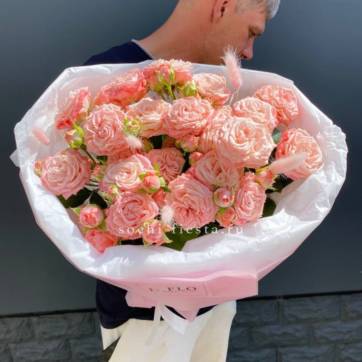 Пионовидные розы Мадам Бомбастик в Иваново