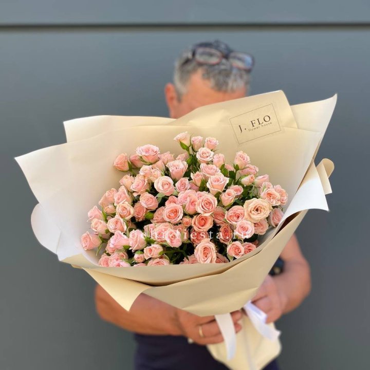 Кустовые розы леди в Иваново