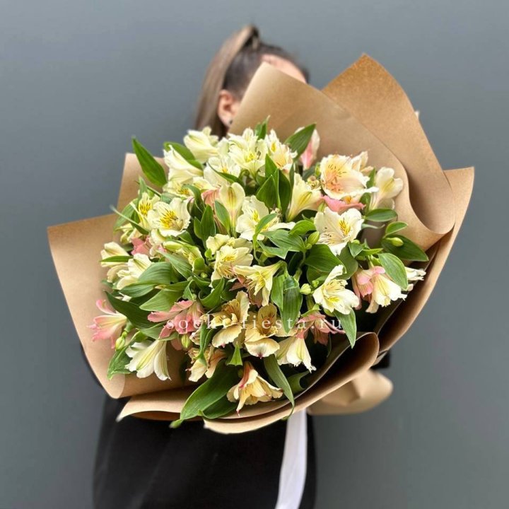 Букет альстромерий в крафте в Иваново