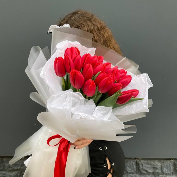  25 красных воздушных тюльпанов в Иваново