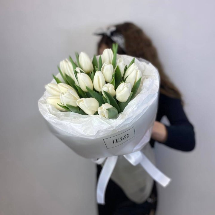  19 белых воздушных тюльпанов в Иваново